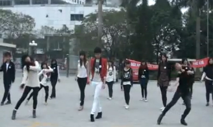 Clip sinh viên nhảy flashmob gợi cảm tại ĐHQG
