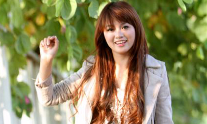 Nữ sinh xinh đẹp mê … hát xẩm