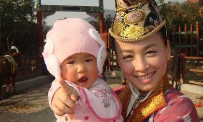 Ngắm con gái đáng yêu của "Người đẹp không tuổi" Trương Đình 