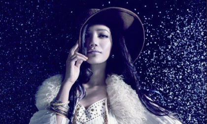 Giang Ánh Dung lạnh lùng trên bìa tạp chí