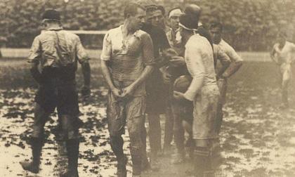 Chùm ảnh: Siêu kinh điển bắt đầu từ..."ruộng bùn"