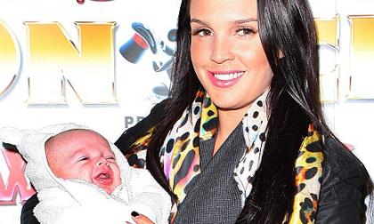 Cựu 'Hoa hậu tai tiếng Anh'  Danielle Lloyd sốc vì con nhập viện