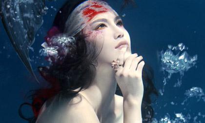 Hàn Đan Đồng làm nàng tiên cá rỉ máu