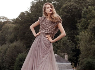 Điệu đà và bay bổng cùng những bộ váy tuyệt đẹp trên L'Officiel  