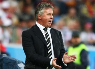 Hiddink "đánh tiếng" ra đi, Chelsea khấp khởi mừng