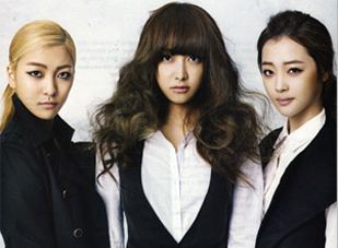 Tomboy Amber tái hợp f(x) với hình tượng quá "chất"