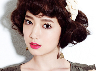 Búp bê xinh đẹp xứ Hàn khoe sắc trên tạp chí tháng 3