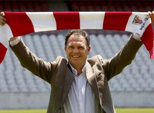 Joaquin Caparros, người đàn ông được khao khát nhất