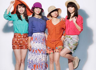 Tung tăng trên phố mùa hè