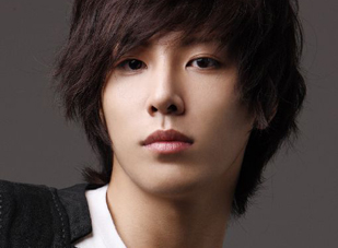 Choáng với hình ảnh "ẻo lả" của hotboy Kbiz