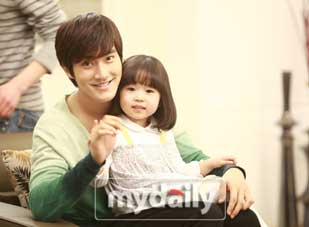 Fans nữ ganh tị với sao nhí Yoo Bin