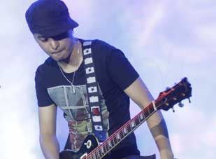 UnlimiteD đốt cháy fan Hà Nội