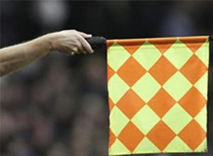 Trọng tài tự treo còi vì tin nhắn đe dọa sát hại