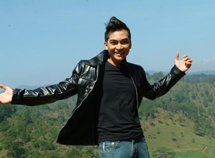 Khương Ngọc: Cùng lúc yêu 2 "người"