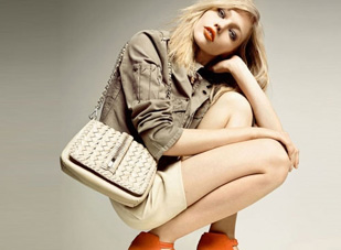 Phụ trang rực rỡ của Santa Lolla