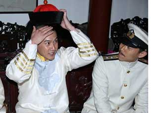 Lục Nghị cạo đầu đóng phim thủy chiến