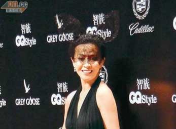 Lưu Gia Linh đeo tai thỏ đi dự tiệc của GQ