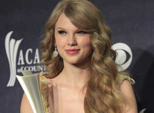 Taylor Swift lần đầu thắng giải thưởng Âm nhạc đồng quê