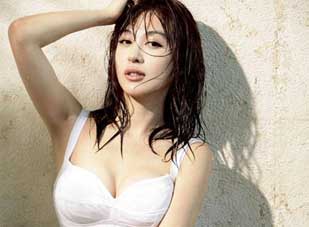 "Tình cũ" Huỳnh Hiểu Minh khoe thân hình chữ S