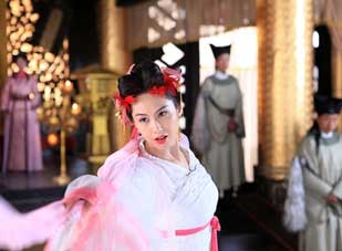 Chu Ân - mỹ nữ tuổi 35 tiếp tục làm hiệp nữ