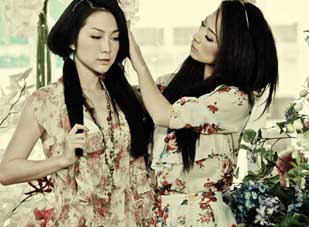 Mỹ nhân Việt và trào lưu chụp ảnh ''sinh đôi''