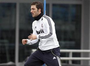 Higuain quyết tâm đánh bại Tottenham