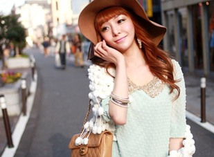 Đẹp nữ tính với đầm liền cổ lá sen