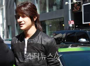 Kim Bum bất ngờ "nuôi" tóc... dài như con gái