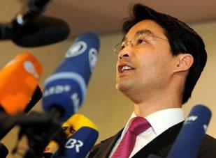 Cậu bé mồ côi gốc Việt trở thành Phó Thủ tướng Đức