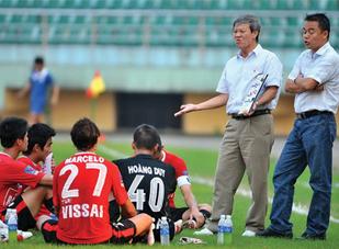 VFF chọn HLV: Tít mù rồi lại vòng quanh