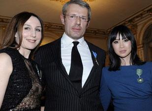 Phạm Linh Đan được Pháp tặng huân chương