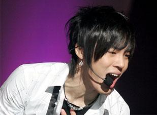 Tranh cãi mưa bức xạ, Wheesung đóng blog