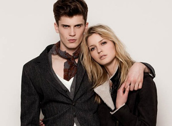 Vẻ thanh lịch của thời trang Closed