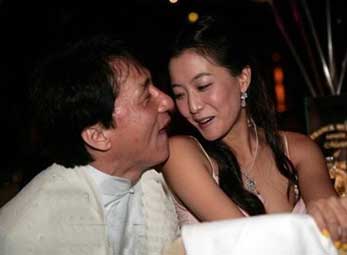 Kim Hee Sun lộ ảnh thân mật với Thành Long