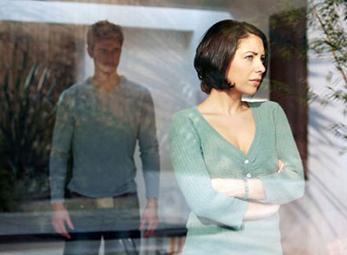 Chồng tôi 'tha hóa' vì phim không lành mạnh