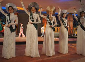 120 mẫu áo dài Việt Nam sắp trình diễn tại Pháp