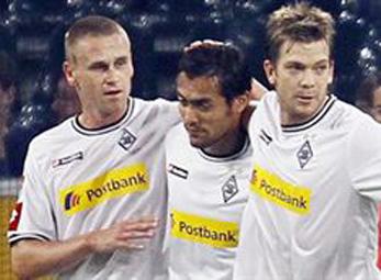 M’gladbach giành quyền đá play-off trụ hạng