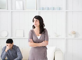 Ngả lòng với tình cũ hay ở lại bên người chồng gắt gỏng?
