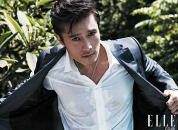 Lee Byung Hun đi giày cao gót