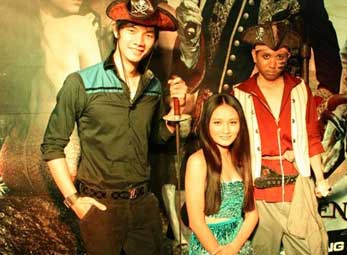 Cướp biển Caribe 4 cuốn hút Sao Việt