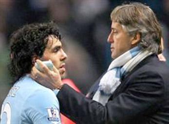 Man City khó giữ chân Tevez