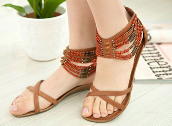 Cực mốt với xăng đan bệt cao cổ