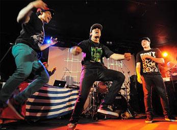 Nhóm nhảy đường phố duy nhất thế giới đến Hà Nội