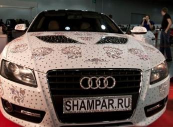 Xe Audi phủ kín... 450.000 viên pha lê siêu xịn 