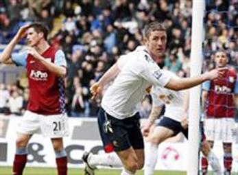 Man City tìm người thay Kolo Toure