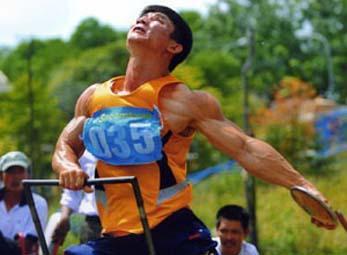 Vận động viên khuyết tật Trịnh Công Luận: “Cứ đi, rồi sẽ tới”