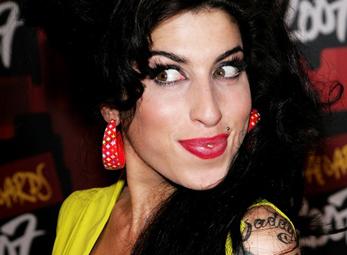 Amy Winehouse vào trại cai nghiện