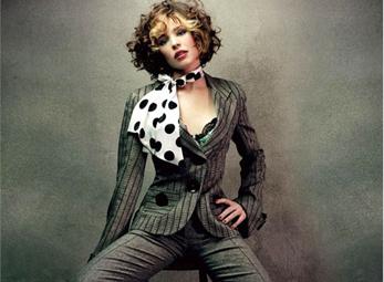 Sao "Sherlock Holmes" thích hẹn hò... giá rẻ