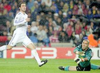 Trọng tài lại hại Real