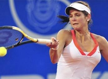 Julia Georges, khắc tinh của Caroline Wozniacki
